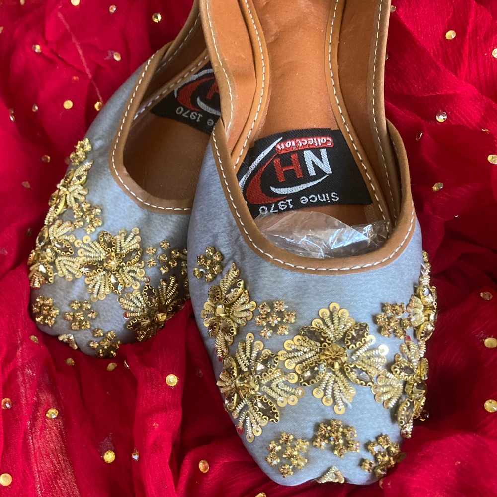 Embroidery desi shoes khussa